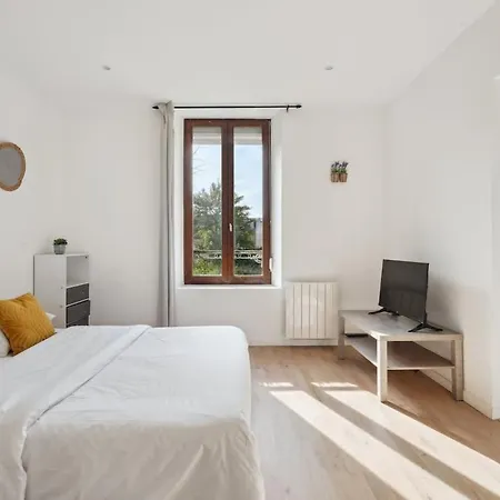 Budget Avec Parking Lejlighed Charleville-Mézières