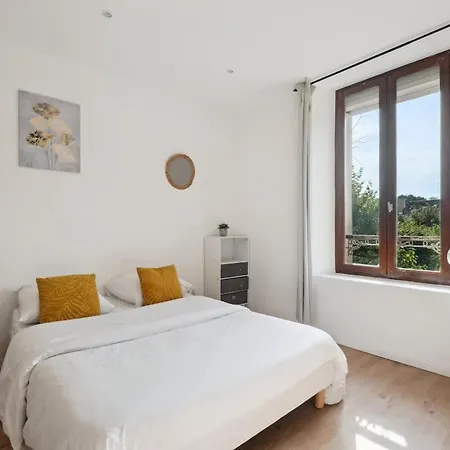 Budget Avec Parking Lejlighed Charleville-Mézières